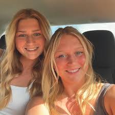 Jana Berg's Instagram, Twitter & Facebook