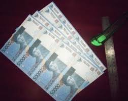 Gambar uang banyak terlihat keren download now jangan mudah meminjam. Pin Di Uang