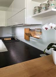 Kuchenruckwand Aus Glas Ist Als Spritzschutz Die Moderne Alternative Zur Fliese Moderne Kuche Kuche Kuche Spritzschutz