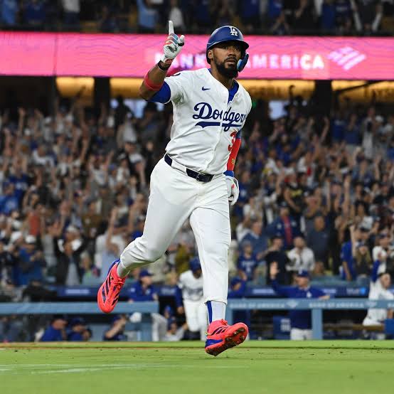 Teoscar Hernández returns to his old tricks | by Cary Osborne | Dodger  Insider
