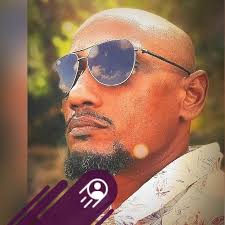 Hanging at the Blue Lagoon Iceland 🇮🇸 #CatchSamifYouCan