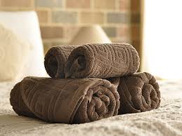 After applying the hair bleach, use a sponge to rub and rinse the stained area with water. Effective Methods To Remove Hair Dye Stains From Towels Boldsky Com