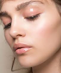 Glossy Makeup For When You Want Effortless Sparkle Free Shine Glossy Makeup Makeup Trends Glossy Eyes