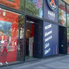Jul 02, 2021 · stade rennais. Fotos Bei Boutique Officielle Du Paris Saint Germain Psg Sportzubehorladen In Champs Elysees