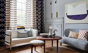 Las sillas se pueden renovar de muchas maneras y una de ellas consiste en tapizarlas de nuevo con una tela actual. Muebles De Salon La Mejor Tela Para Tapizar El Sofa