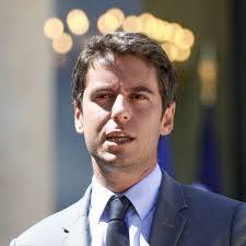 Depuis le début du quinquennat, gabriel attal a toujours fait preuve d'une loyauté absolue envers le a la différence d'autres députés du groupe lrm, gabriel attal dispose d'un accès privilégié à. Photos Gabriel Attal Qui Sont Les Membres De Sa Galaxie Gala