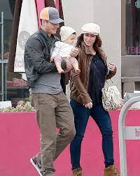As she told people, one night she and her children — autumn, 7, and atticus, 5 — were watching tv when an. Jennifer Love Hewitt Hd Wallpapers Autumn James Hallisay Www Pixshark Com Images Galleries With A Bite