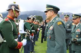 El ejército colombiano como parte de las órdenes del presidente iván duque, debe de militarizar cali para poder parar las protestas. Ejercito Nacional De Colombia Twitterissa Los Futuros Oficiales Del Ejercito Nacional Reciben El Arma De La Especialidad A La Cual Decidieron Pertenecer Y El Sable Simbolo De La Fase De Mando Que