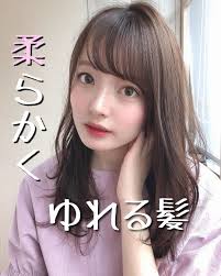 前髪パーマ 似合わせ前髪 小顔カット くびれヘア on instagram 柔らかくゆれる髪 質感柔らかく見せる方法は カットで動きをつける 段差を入れるとふんわり柔らかくなります カラーで質感を変える 赤みのないベージュカラー スタイリング 巻きすきまないゆるい