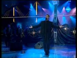 Björkman är utbildad frisör och hade en egen frisersalong, capello bella, i borås mellan 1980 och 1987. Eurovision Sweden Christer Bjorkman Elucidates His Role In Eurovision 2017 Esctoday Com
