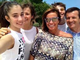 (cesara buonamici sorridendo mentre viene sodomizzata con un mestolo.) Cristina Parodi Chi E Eta Vita Privata Carriera Marito Compagno E Figli Viterbocitta It