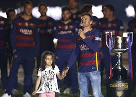 A versatile player with good technique, he was capable of playing in several different positions, but usually played as a midfielder or forward, and was also noted. Conmocion En El Futbol Muere La Hija De Luis Enrique Tn8 Tv Nicaragua