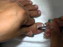 Manos haciendo reflexología del pie. French Toe Nail Art Frances En Unas De Los Pies Youtube