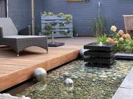 Moderne Terrassengestaltung Mit Gartenbrunnen Und Offenem Gfk Wasserbecken Slink Ideen Mit Wasser In 2020 Wasserbecken Garten Terrassenbrunnen Gartenbrunnen