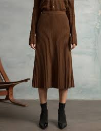 High waist basic seamed midi skirt in brown. Pin On Fashion Shoes And Styles To Follow
