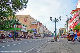 Rute Dan Lokasi Mailioboro Salah Satu Tempat Menarik Di Jogja Yang Sangat Sayang Untuk Dilewatkan Daka Tour