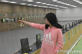 目前主要射擊項目 10 公尺空氣手槍以及兼項 25 公尺、.22 火藥手槍。. è­‰ä»¶å¦¹ ç›¼æ±å¥§æµä¸‹é–‹å¿ƒæ·šæ°´å³ä½³ç©Žç¬'ç¨± å¿«è®Šæˆè­‰ä»¶å§äº† Ettodayé‹å‹•é›² Ettodayæ–°èžé›²