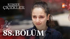 Öz kızını bıçakladı: Kırgın Çiçekler'in sezon finali ve son bölümü Kader  hayranlarını üzdü