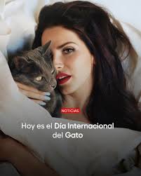 Lana Del Rey: *existe* Azealia Banks: