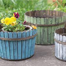 Our wooden planters come in a range of cubic, round and unusual shapes, all of which are the individual grain, unique colour and calming character of wood are the reason why this natural raw material is so popular with many renowned furniture brands. Painted Wooden Slat Baskets Set 3 Wooden Planters Garden Containers Planters