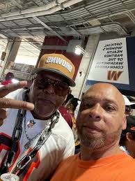 Grover Brown (@dogglb) • Instagram photos and videos