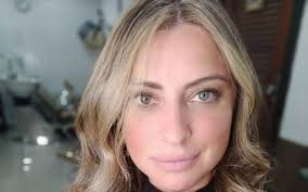 Cuidadora vai às lágrimas ao ser acusada de 'espalhar germes' em loja