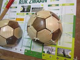 Comment gonfler votre ballon de foot ? Pas A Pas Ballon De Foot Par Cereus45 Sur L Air Du Bois