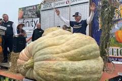 What is the largest pumpkin in American history?