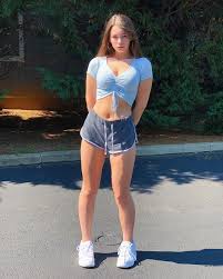 232 2k Likes 3 137 Comments Nikki Woods Nikkiwoodss On Instagram Bruh You Put What In The Microwave Fashion Model Women S Top