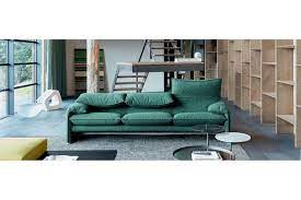 The maralunga sofa has a steel frame and black plastic material base. 675 Maralunga 40s Sofa By Vico Magistretti For Cassina