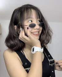 Tiểu sử lê thị khánh huyền là cô gái sinh ra tại quảng ninh, bắt đầu nổi lên từ đầu năm 2018 với những clip tik tok trên mạng. Ghim Tren Uzzalang
