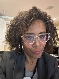 Stephanie Seeger's Instagram, Twitter & Facebook