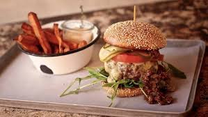 Wir Haben Uns Fur Dich Den Bauch Voll Gehauen Und Die Elf Besten Burger Laden Auf Herz Und Fleisch Getestet Beste Burger Burger Lebensmittel Essen