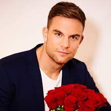 Der bachelor trifft sich mit den damen einzeln oder in gruppen, isst oder urlaubt mit der bachelor wurde geohrfeigt. Bachelor 2020 Alle News Zur 10 Staffel Von Der Bachelor Cosmopolitan