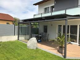 Terrassenuberdachung Windschutz Schiebeverglasung Inkl Beschattung Terrassenuberdachung Uberdachung Terrasse Uberdachungen