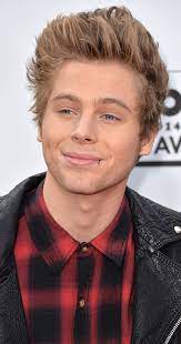 He is an actor, known for riverdale (2017), almost never (2019) and neropatin päiväkirja. Luke Hemmings Imdb
