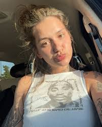 Ashley Reuer's Instagram, Twitter & Facebook