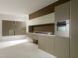 La decoración que muestra la cocina es decoración al estilo minimalista con algunos detallitos decorativos colocados en la pared de la parte donde se hace las actividades. Colores Tierra En La Cocina Moderna Cocinas Con Estilo