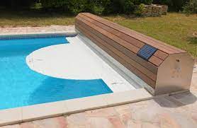 Cette forme standard est l'une des plus courantes proposées par les constructeurs et installateurs. Prix Volet Roulant Piscine Cout Moyen Tarif Pose Guide Aout 2021