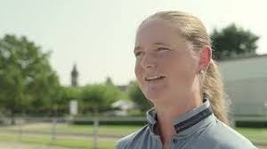 Trainerin-Doku: Pferdewirtschaftsmeisterin Anna-Katharina Busse trainiert  Mensch und Tier