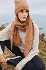 You have several camel coats right? Kaufen Sie Camel Cable Knit Scarf Bei Next Deutschland