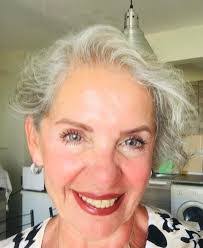 Sharon Knapper's Instagram, Twitter & Facebook