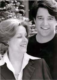 Christian de sica 69 anni, 5 gennaio 1951 (capricorno), roma (italia) dettagli biografia, filmografia, premi, news e rassegna stampa. Christian De Sica Auguri Mamma 3 Facebook