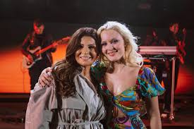 En av favoriterna i år är artisten carola häggkvist. Carola Haggkvist Svanger Loss I Let S Dance Dagen