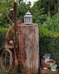 Gartendeko Geht Uberall Hier Im Gemusegarten Gartendeko Diygarten Diygartendeko Diygardendecor Baumstammdek Garten Deko Diy Gartendeko Baumstamm Deko