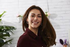 The list is extensive and there are many different oils such as coconut oil, olive oil, sesame oil, almond oil, macadamia oil, cocoa butter, shea butter or argan oil. Almond Oil And Coconut Oil Treatments For Shinier And Stronger Hair