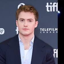 Kit Connor's pull-up kiss sends Twittersphere ablaze