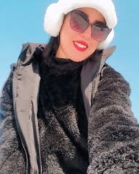 دل آدمی به هنگام بهار زمستان را می خواهد و به وقت زمستان، بهار را! دلتنگ می  شود برای هر آنچه که دور است. آیا باید همیشه به هم رسید؟ بیخیال شو!