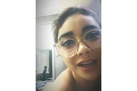 Sarah Hyland Likes Working Out Naked in the Mirror so You Hate Yourself  and Work Harder