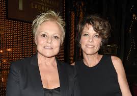 Les deux comédiennes viennent présenter le téléfilm le passage du désir qui sera diffusé ce soir sur france 2. Muriel Robin Son Couple Avec Anne Le Nen Son Roc Pour Sa Carriere Elle